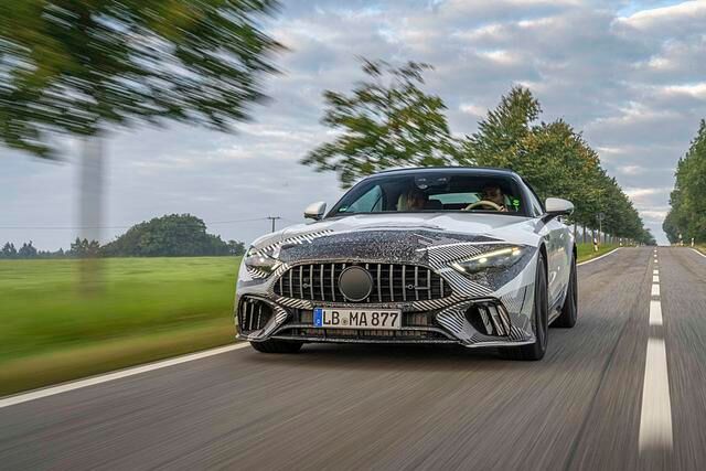 Neben dem Standard-Motor mit geschätzt etwa 650 PS wird es dem Vernehmen nach noch ein oder zwei Reihensechszylinder dies- und jenseits von 400 PS geben