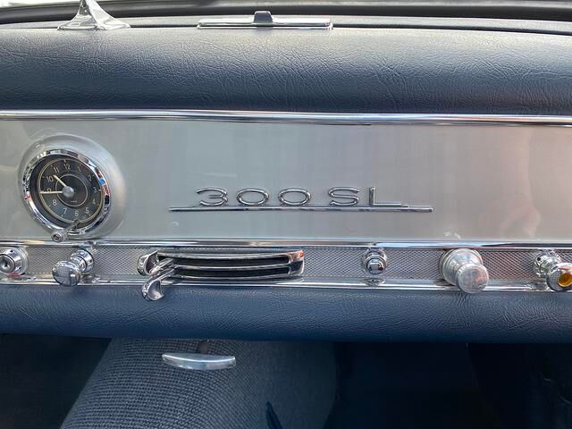 Wie fortschrittlich der 300 SL vor sieben Jahrzehnten gewesen sein muss, lässt sich nicht zuletzt daran ablesen, dass er ja selbst für heutige Verhältnisse erstaunlich modern fährt