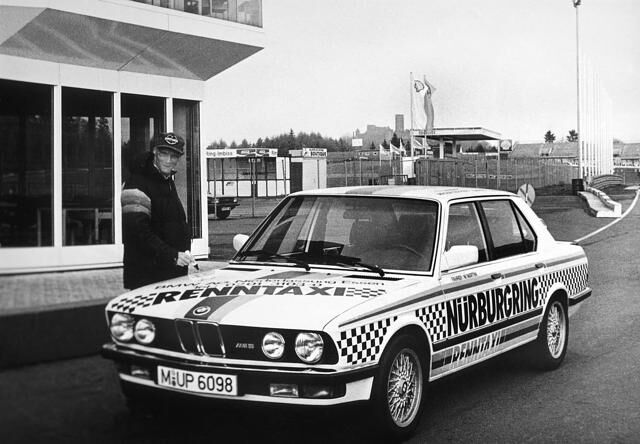 Eine Fahrt im Renntaxi mit Niki Lauda gefällig?