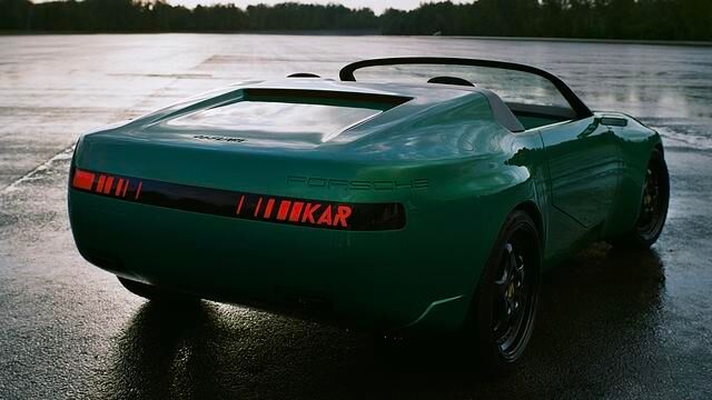 Die Rückleuchten zeigen den Namen des L'Art-Gründers