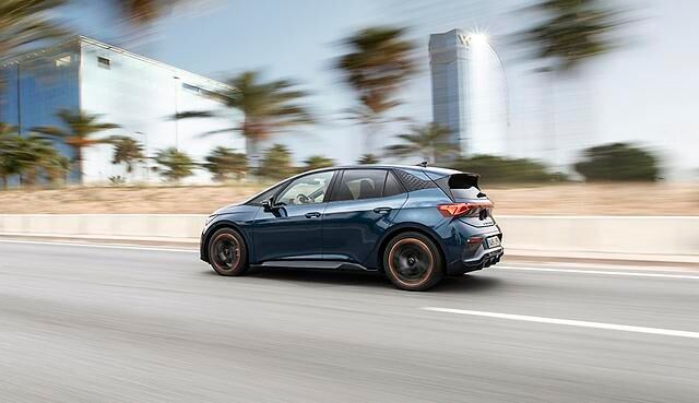 Wirkt der deutsche Bruder optisch doch eher pragmatisch korrekt, darf sich das spanische Pendent lockerer machen