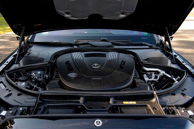 Der 6,0-Liter-V12-Motor leistet 612 PS