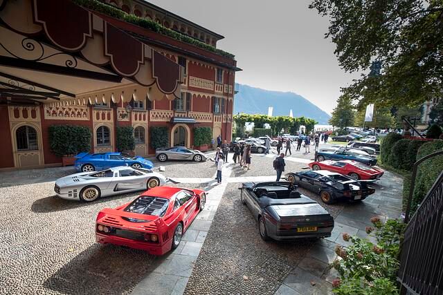 Die Villa am Comer See gibt den malerischen Hintergrund ab