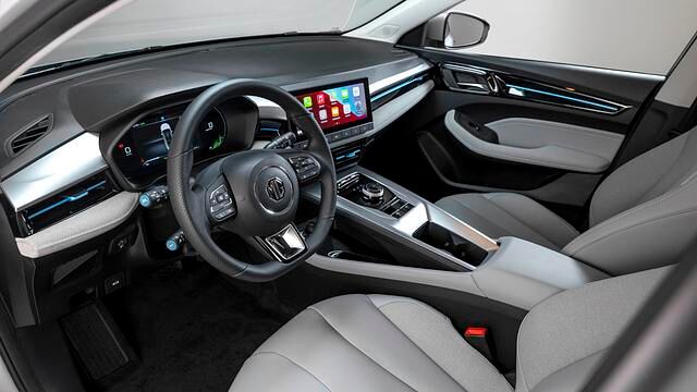 Der Arbeitsplatz des MG5 ist digital und aufgeräumt