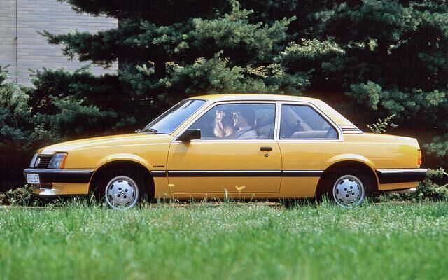 Damals war es in der MIttelklasse noch durchaus üblich, auch eine Variante mit nur zwei Einstiegstüren anzubieten