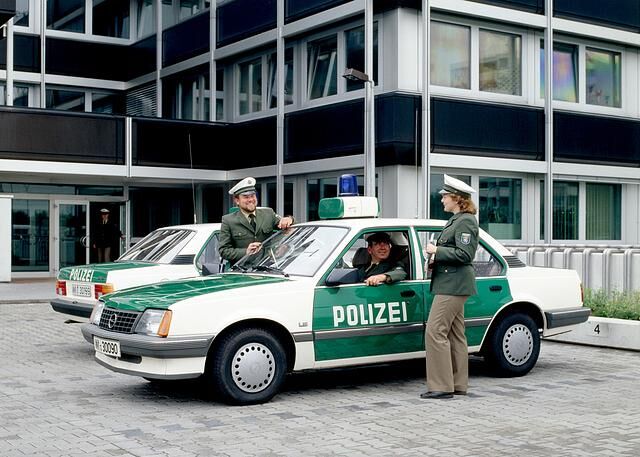 Auch als Streifenwagen machte der Opel Ascona in Deutschland Karriere
