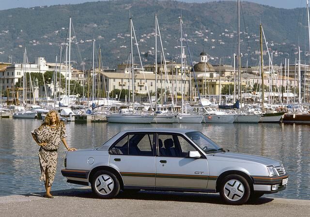 Im Facelift-Jahr erzielt der Ascona ein Rekordergebnis in der Opel-Jahresproduktion mit 1.181.267 Einheiten 