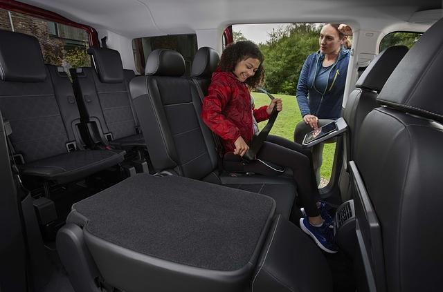 Der neue Ford Tourneo Connect bietet praktische Schiebetüren sowie auf Wunsch eine dritte Sitzreihe