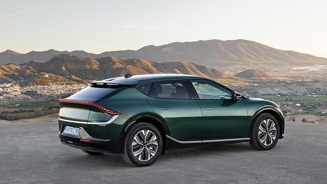 Der Kia EV6 ist ein imposantes Auto, optisch wuchtig, im Detail mit eigenem Stil und damit völlig anders als der Hyundai Ioniq 5