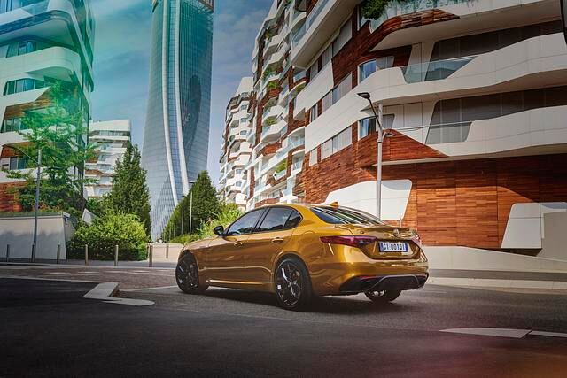 Das Sondermodell Giulia „GT Junior“ sticht vor allem durch den exklusiven Lackton „Ocra Lipra“ hervor 