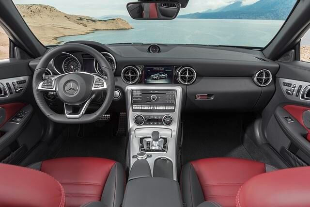 Das Interieur ist gediegen bis sportlich gestaltet – je nach Ausstattungslinie, aber immer hochwertig