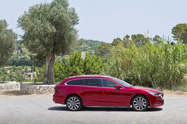 Dass sein Debüt schon 2013 erfolgt ist, sieht man dem 4,80 Meter langen Kombi nicht an