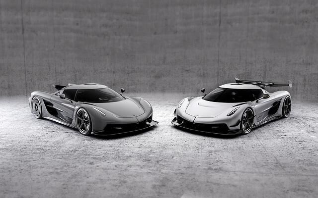 Der Jesko von Koenigsegg soll 480 km/h erreichen. Die aerodynamisch optimierte Version Jesko Absolut (links) schafft laut Computersimulation sogar 531 km/h