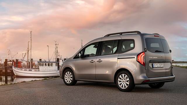 Die hinteren Schiebetüren sind bei einem Nutzfahrzeug Pflicht, bei einem Familienkombi aber mehr als willkommen