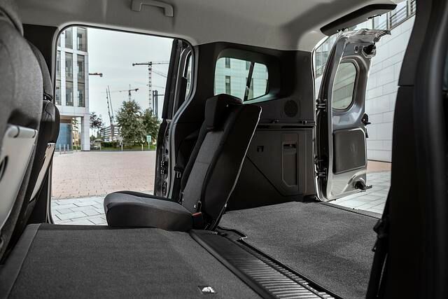 Mit einem Stauraum bis zu 2.390 Liter geht beim Großeinkauf eher das Haushaltsgeld zur Neige als die räumliche Fähigkeit des Tourer