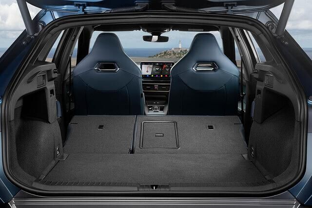 Beim Platzangebot zeigt der Cupra keine Schwächen