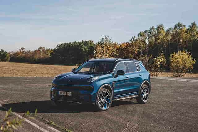 Alternativ zur schwarz lackierten Variante kann der Kunde den 01 auch in Blau bestellen