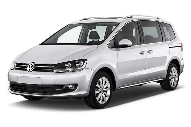 <h3 class='text-lg font-medium md:text-xl md:font-semibold'>Platz 1: VW Sharan Van, 2010 – heute</h3><p><a title="Tests und Erfahrungen VW Sharan Van" href="https://www.autoplenum.de/auto/vw/sharan/van-2010">Tests und Erfahrungen mit dem VW Sharan Van</a></p>
<p>Kategorie 2+3: Im Juli 1995 kam der Urvater der deutschen Vans (als Bruder der baugleichen Ford Galaxy und Seat Alhambra) auf den Markt, im November 2004 wurde VWs Familienvan renoviert. Damit ist der Sharan zwar nicht mehr ganz taufrisch, seine Besitzer mögen ihn jedoch sehr: Das Design ist klassisch, der Innenraum großzügig und hell und die Motoren und Getriebe solide. Außerdem überzeugt der VW Sharan bei den Kosten; egal ob es die Versicherungsprämien, den Service oder den Kraftstoffverbrauch betrifft (Tipp: die besonders beliebten und sparsamen TDI-Motoren).</p>