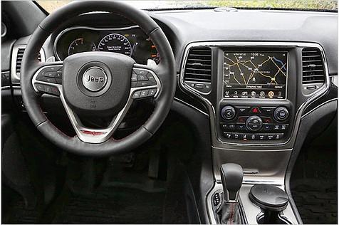 Das 8,4-Zoll-Infotainmentsystem mit Online-Diensten ist serienmäßig