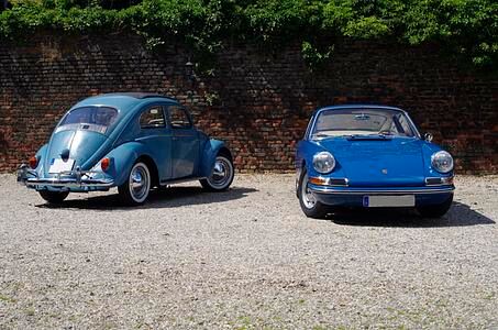 Fahrbericht: Porsche 911 2.0 trifft auf Volkswagen Käfer - Golfblauer Klassenunterschied