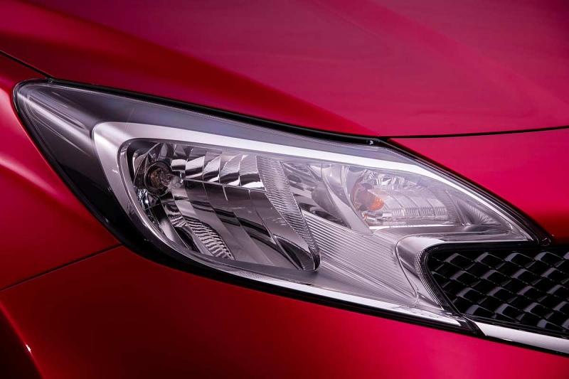 Ebenfalls zur Serienausstattung gehören sechs Airbags und eine Geschwindigkeitsregelanlage inklusive Speed Limiter.