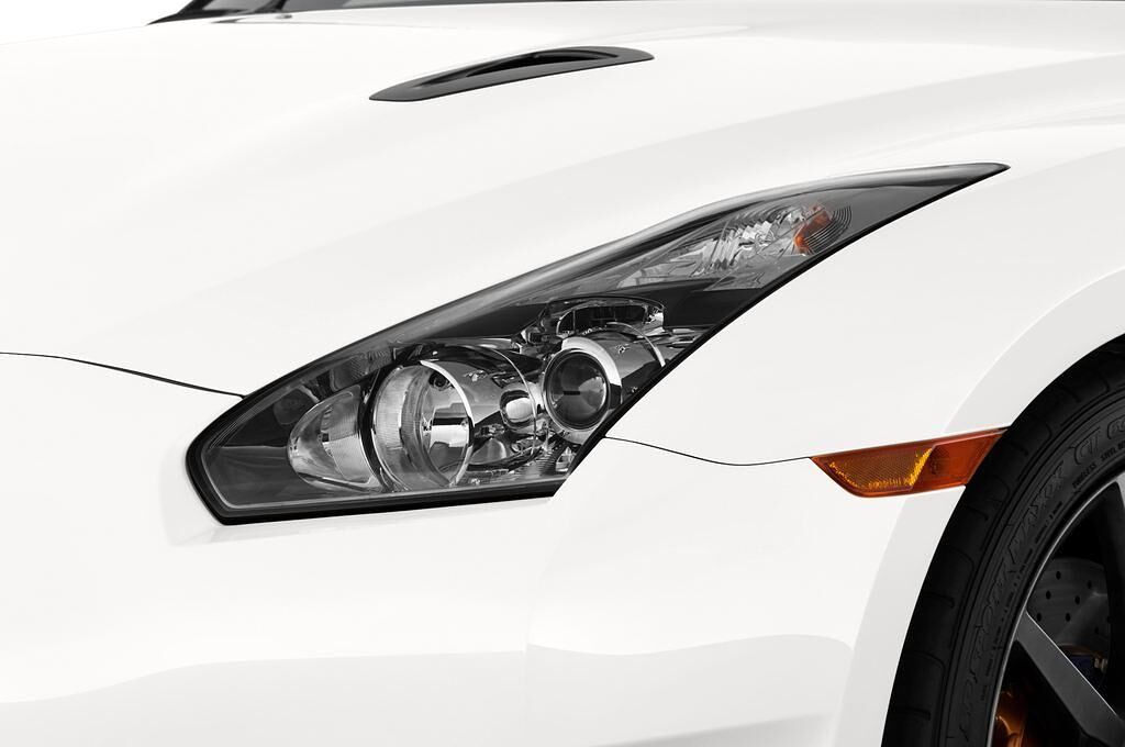 Nissan GT-R (Baujahr 2012) - 2 Türen Scheinwerfer