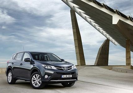 Toyota RAV4 2.2 D-4D - Viel Raum in grauer Schale