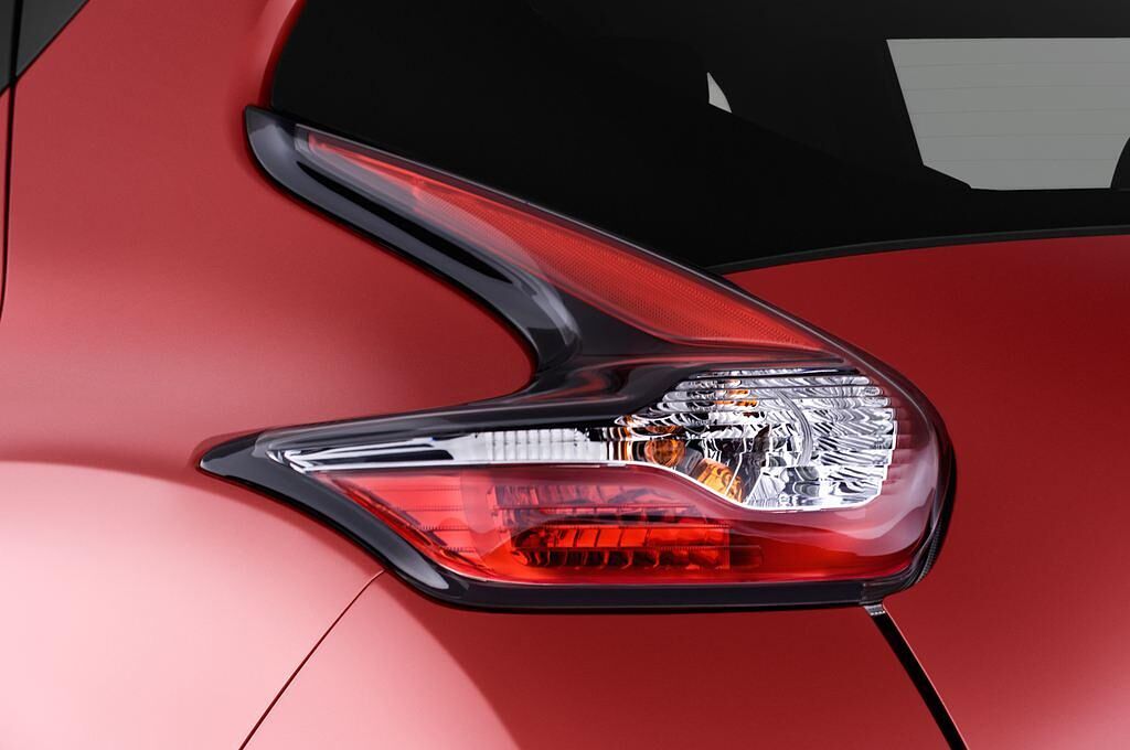 Nissan Juke (Baujahr 2014) Acenta 5 Türen Rücklicht