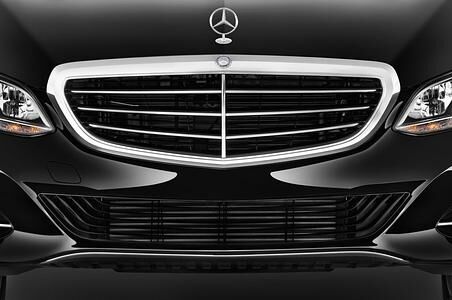 Mercedes E-Class (Baujahr 2015) Elegance 4 Türen Kühlergrill und Scheinwerfer