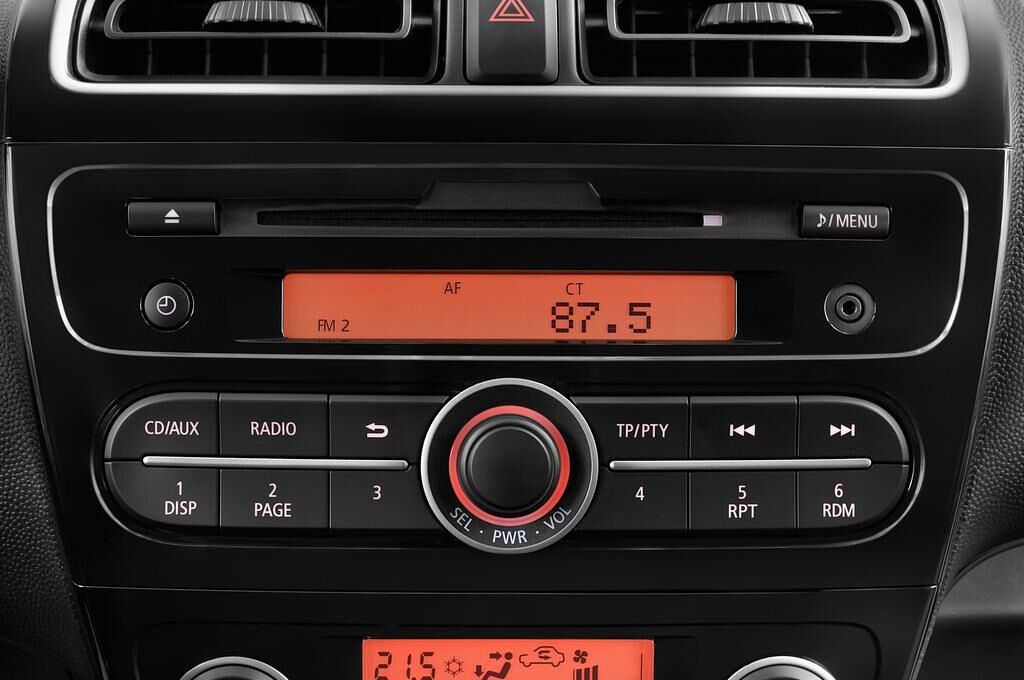Mitsubishi Space Star (Baujahr 2013) Shine+ 5 Türen Radio und Infotainmentsystem