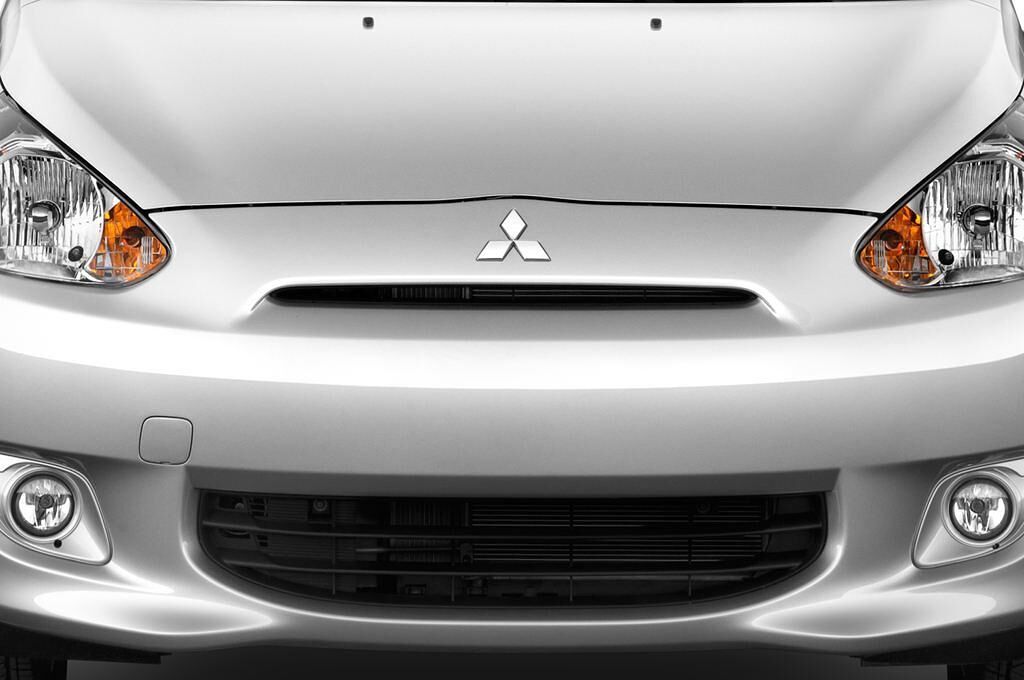 Mitsubishi Space Star (Baujahr 2013) Shine+ 5 Türen Kühlergrill und Scheinwerfer