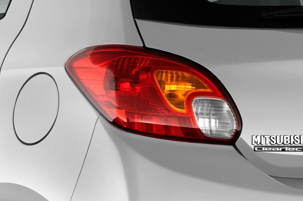 Mitsubishi Space Star (Baujahr 2013) Shine+ 5 Türen Rücklicht
