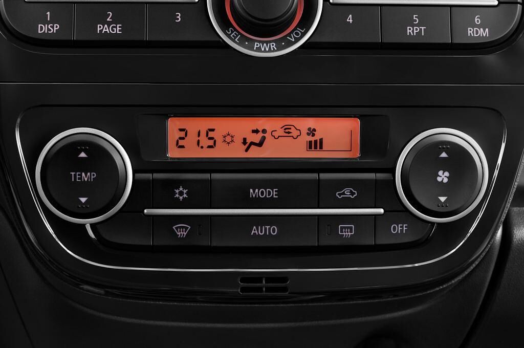 Mitsubishi Space Star (Baujahr 2013) Shine+ 5 Türen Temperatur und Klimaanlage