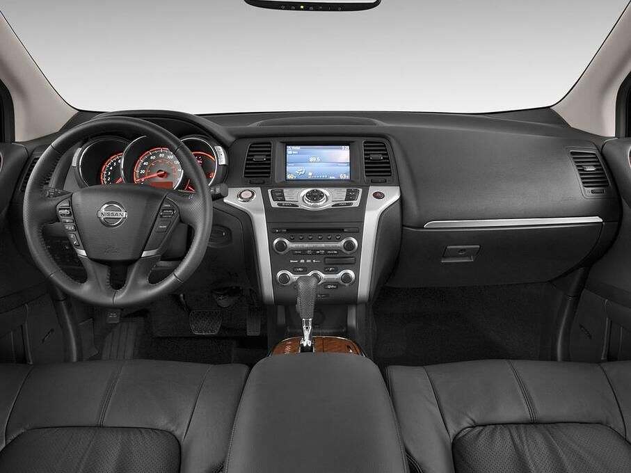 Nissan Murano (Baujahr 2010) LE 5 Türen Cockpit und Innenraum