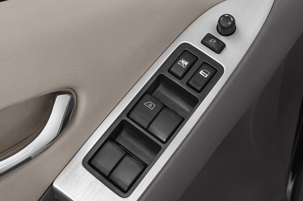 Nissan Murano (Baujahr 2014) Executive 5 Türen Bedienungselemente Tür