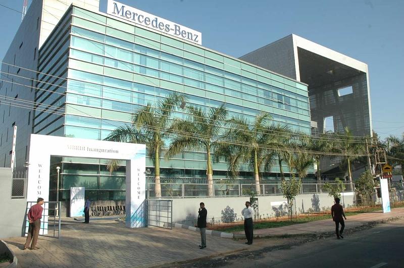 1996 ging Daimler in Bangalore mit einen 10-köpfigen Team an den Start. Heute ist das Kompetenzzentrum in Indien Daimlers größter Forschungs- und Entwicklungsstandort außerhalb Deutschlands.