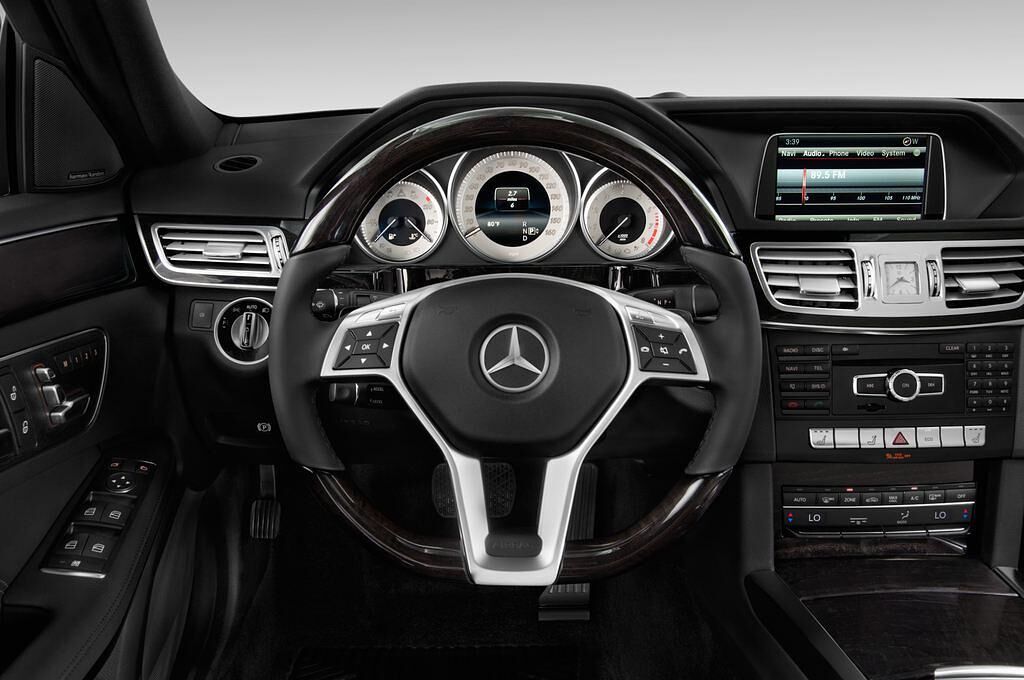 Mercedes E-Class (Baujahr 2013) Avantgarde 5 Türen Lenkrad