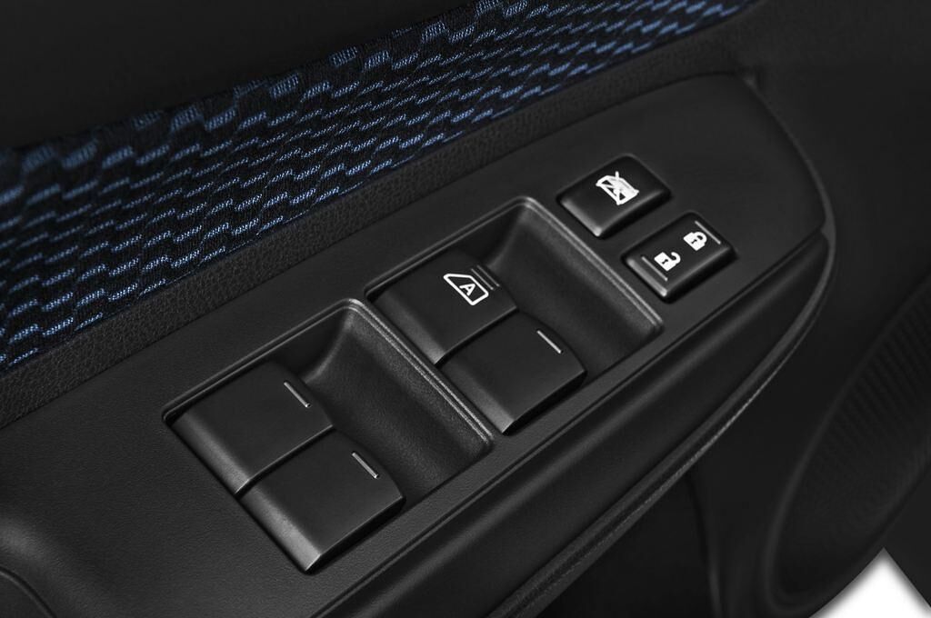 Nissan Note (Baujahr 2013) Acenta 5 Türen Bedienungselemente Tür