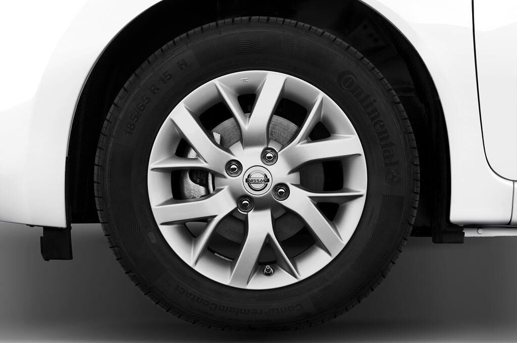 Nissan Note (Baujahr 2013) Acenta 5 Türen Reifen und Felge