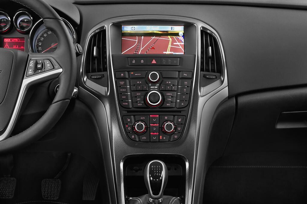 Opel Astra (Baujahr 2012) INNOVATION 5 Türen Mittelkonsole