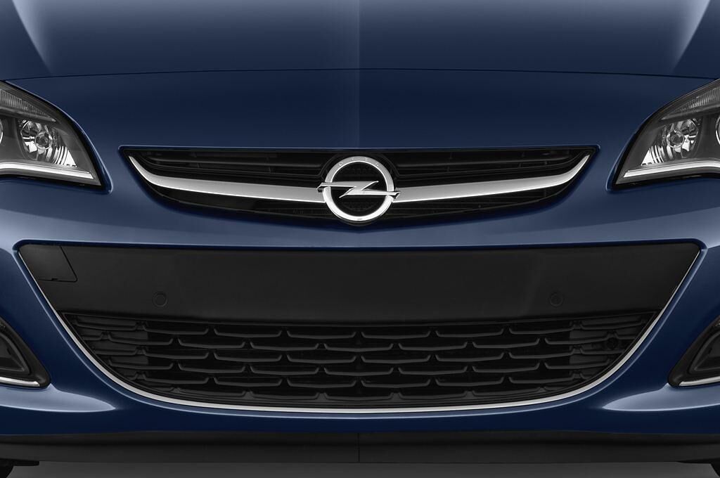 Opel Astra (Baujahr 2013) Sport 5 Türen Kühlergrill und Scheinwerfer