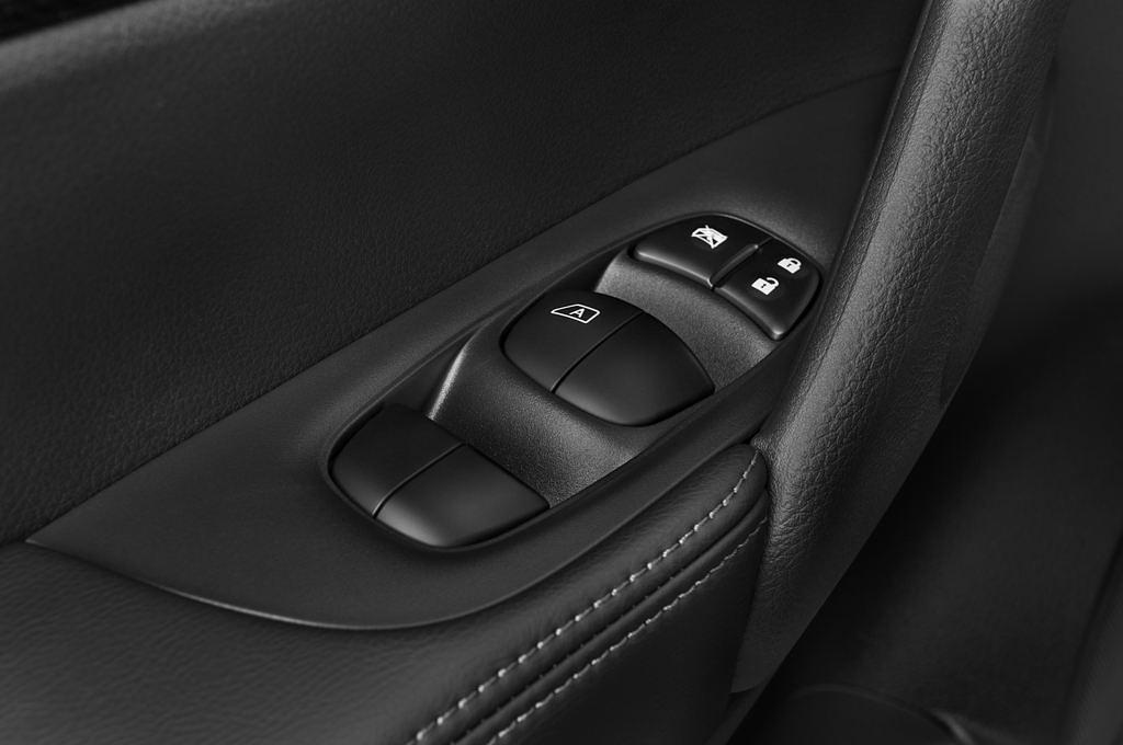 Nissan X-Trail (Baujahr 2014) Tekna 5 Türen Bedienungselemente Tür