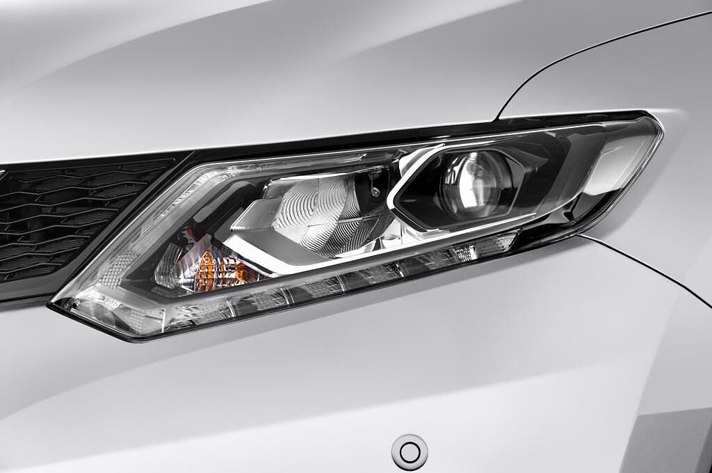 Nissan X-Trail (Baujahr 2014) Tekna 5 Türen Scheinwerfer