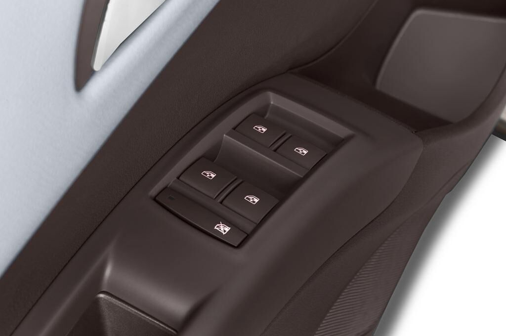 Opel Meriva (Baujahr 2015) Innovation 5 Türen Bedienungselemente Tür