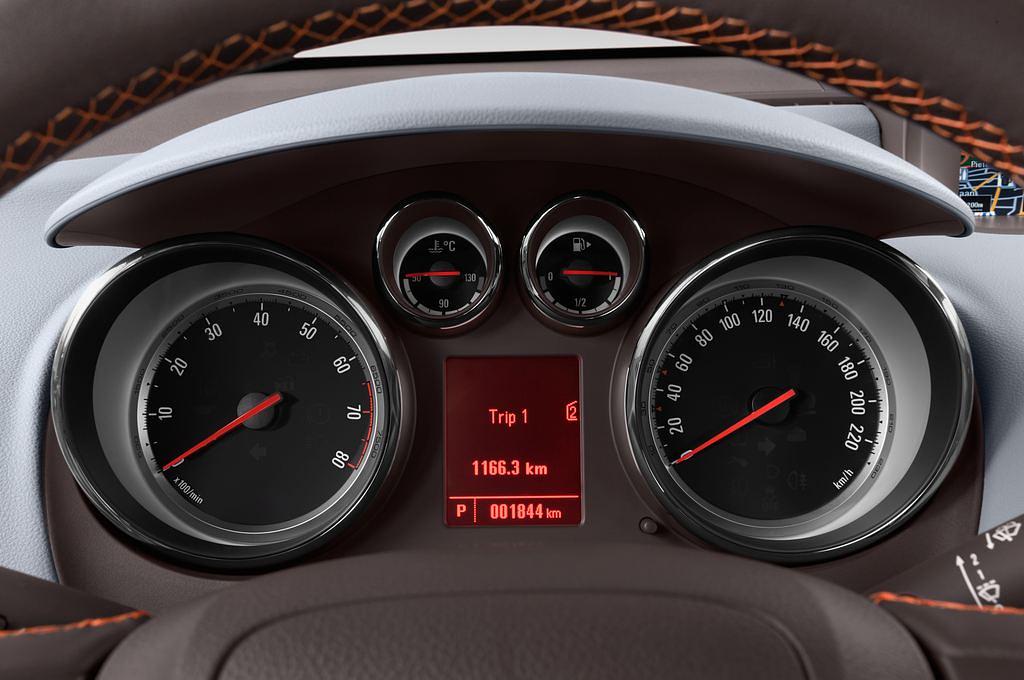 Opel Meriva (Baujahr 2015) Innovation 5 Türen Tacho und Fahrerinstrumente