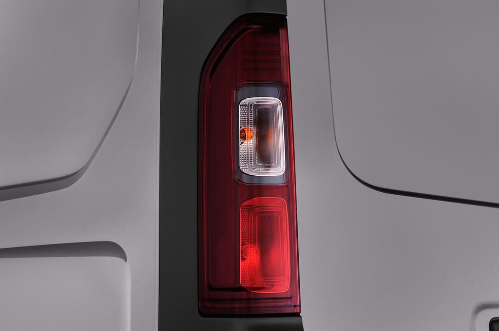 Opel Vivaro (Baujahr 2015) 1.6 Cdti L1H1 2.7 4 Türen Rücklicht