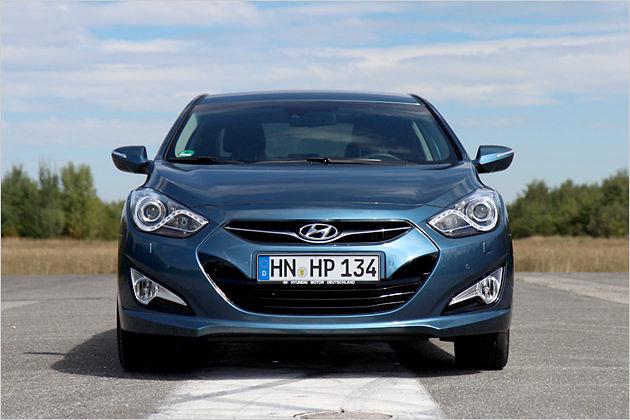 Charakteristisch für aktuelle Hyundai-Modelle ist der fast sechseckige Kühlergrill