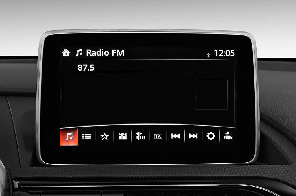 Mazda MX-5 (Baujahr 2016) Exclusive Line 2 Türen Radio und Infotainmentsystem