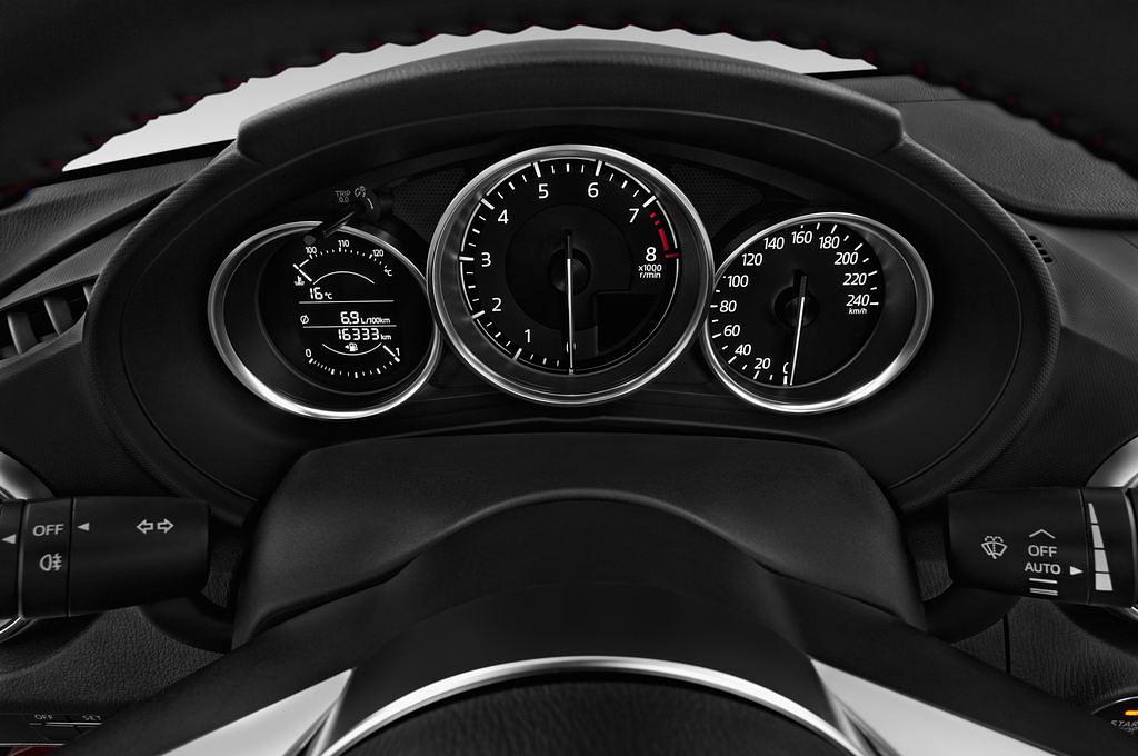 Mazda MX-5 (Baujahr 2016) Exclusive Line 2 Türen Tacho und Fahrerinstrumente