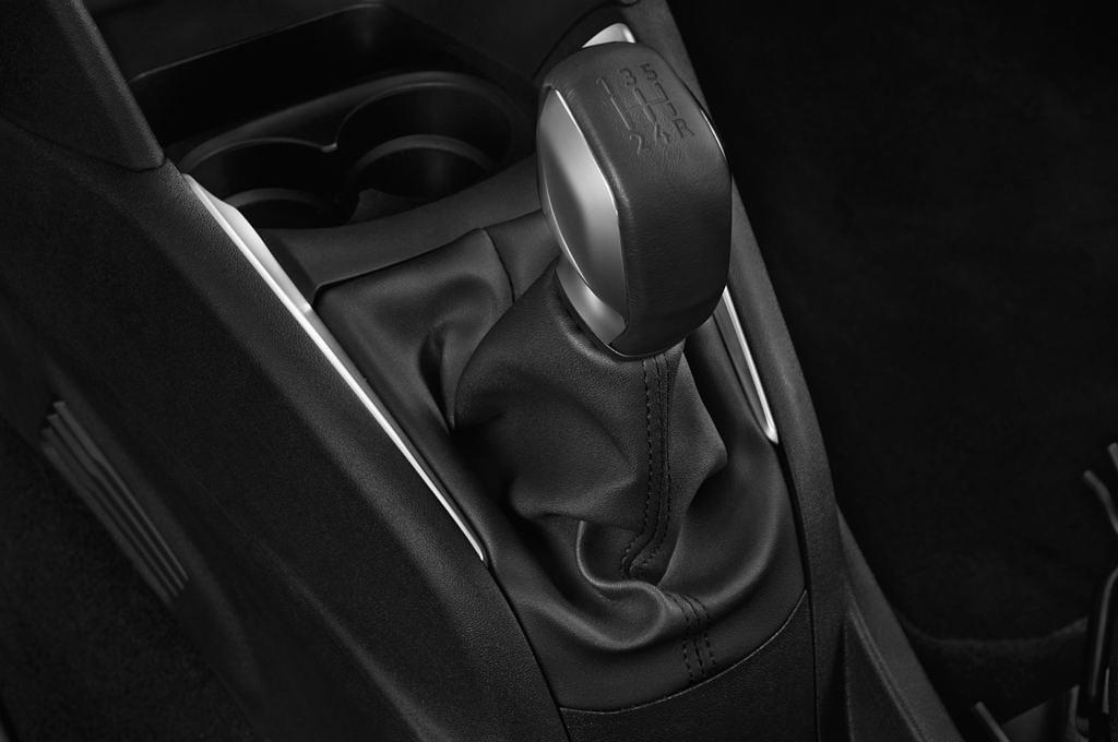 Peugeot 208 (Baujahr 2012) Allure 3 Türen Schalthebel